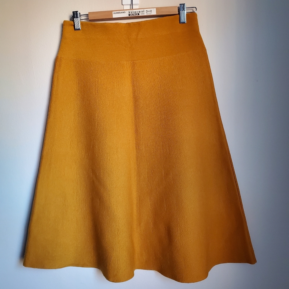Ann Taylor sweater skirt. Size M